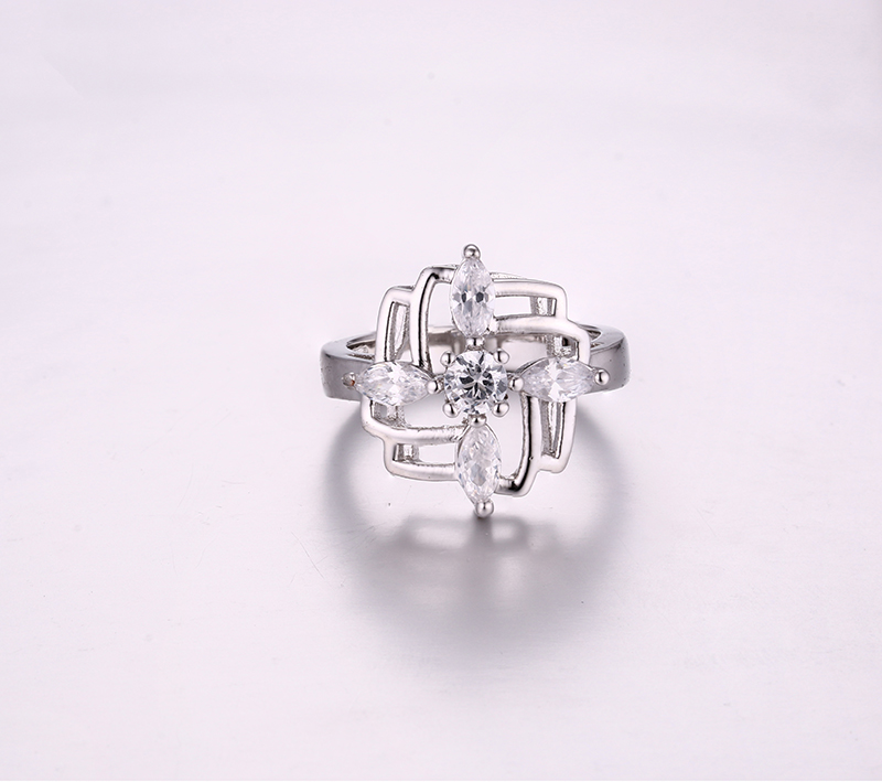 Luxurious Maze Ring K0264R