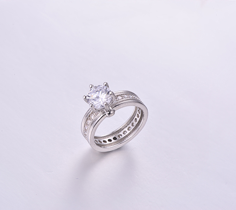 Luxurious Round CZ Ring K0276R