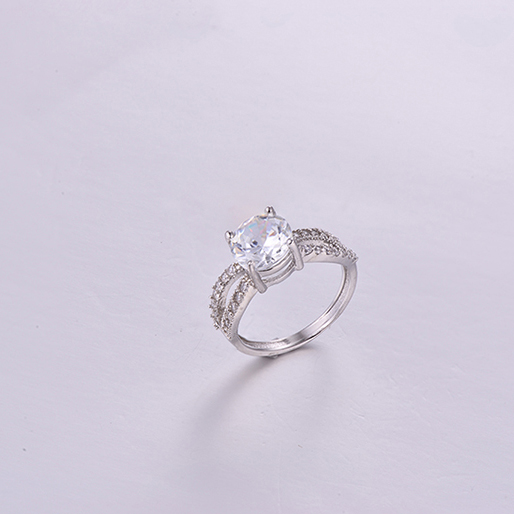 Luxurious Queen Ring K0272R