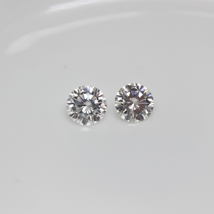 round moissanite